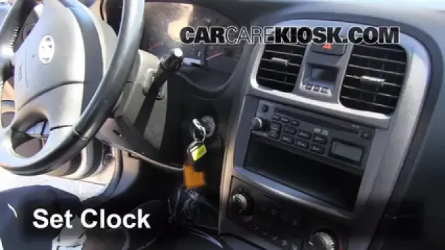 2004 Hyundai Sonata 2.4L 4 Cyl. Horloge Régler l'horloge